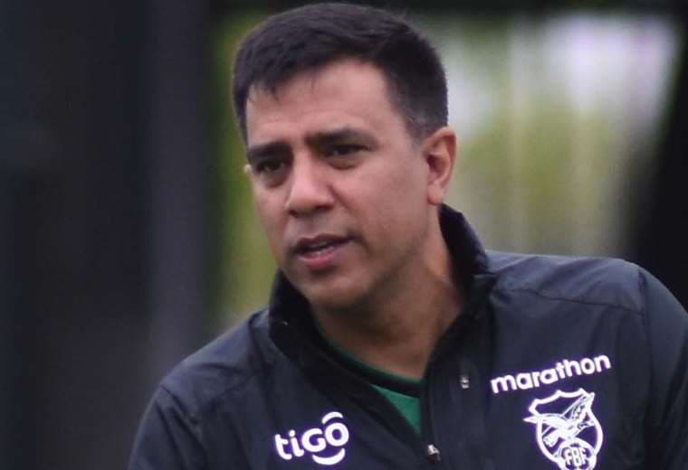 César Farías durante la práctica de la Verde, en Guayaquil. Foto: FBF