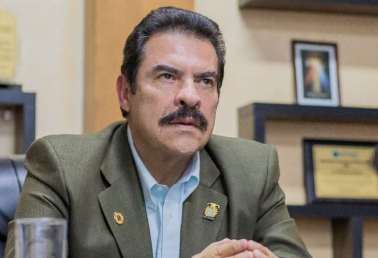 El Alcalde, Manfred Reyes Villa 