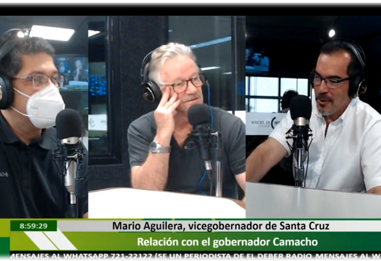 Mario Aguilera (dcha.) dialogó con los periodistas de Influyentes en El Deber Radio  