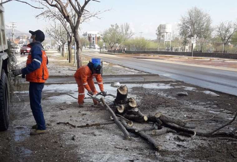 Retiran el granizo caído en Tarija