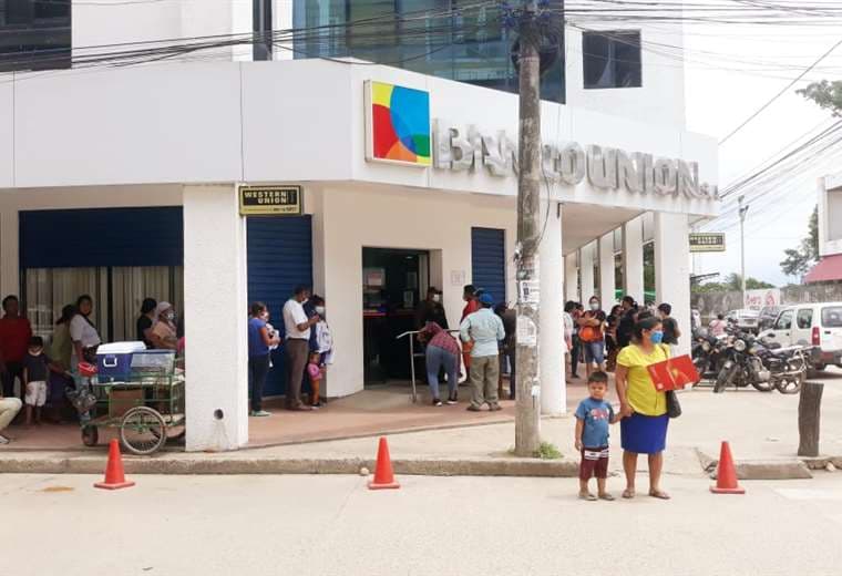 Banco Unión habilitada para el cobro del Bono Juancito Pinto. Foto: Soledad Prado