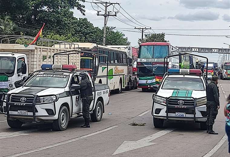 La policía no permitiría la caravana del transporte pesado. Foto: Juan Carlos Torrejón    