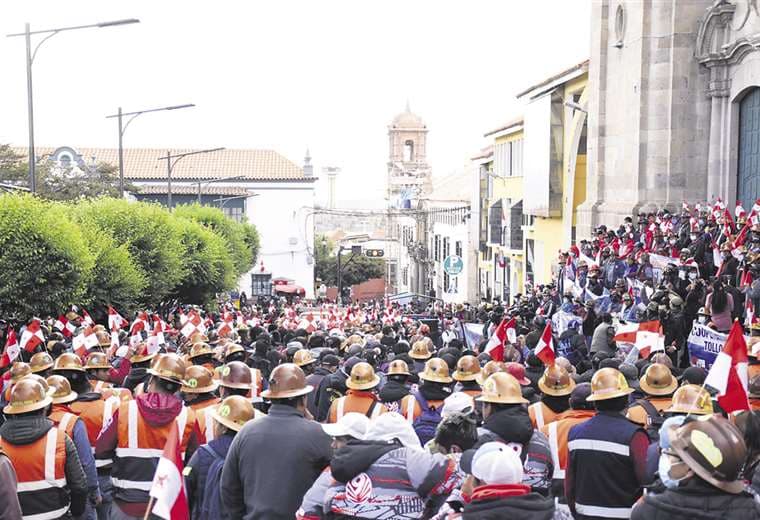 Mineros marcharon ayer en Potosí 