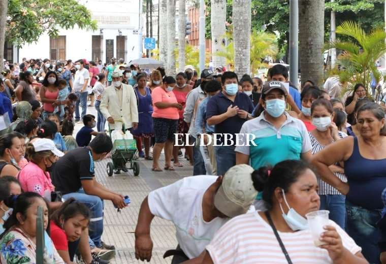 La filas generan molestia (Fotos: Ricardo Montero/ J Carlos Salinas