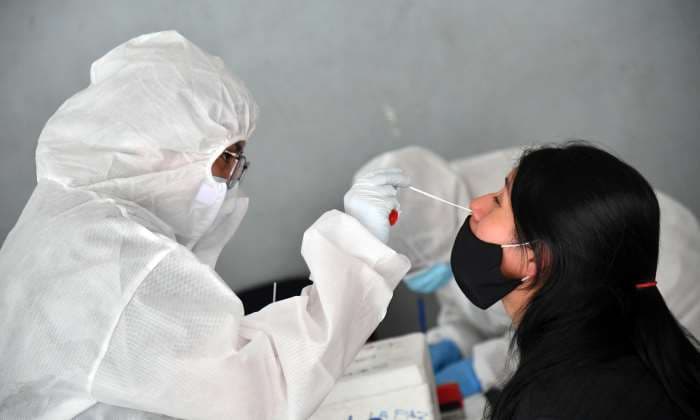 Fueron 1.012 los contagios detectados este viernes en Bolivia/Foto EL DEBER