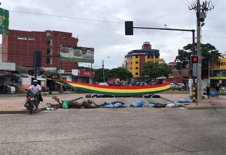 Se intensifican los puntos de bloqueo en la ciudad de Santa Cruz luego del abastecimiento 