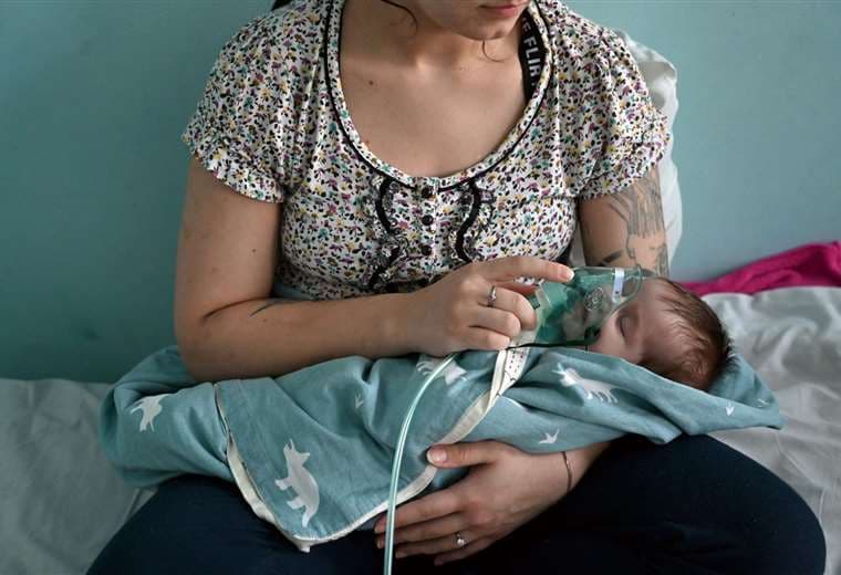Bebé con covid-19 en Ucrania/Foto: AFP