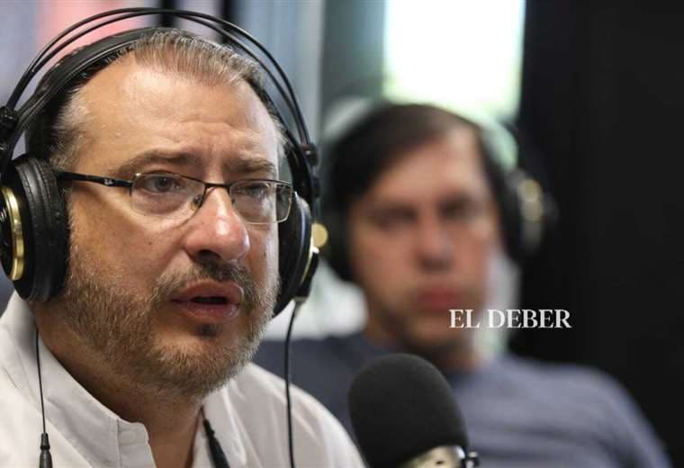 El presidente cívico, Rómulo Calvo, estuvo en EL DEBER Radio. Foto: R. Montero