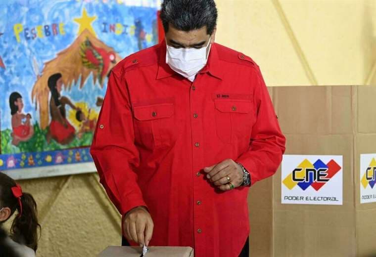 El mandatario venezolano emitió su voto en esta jornada