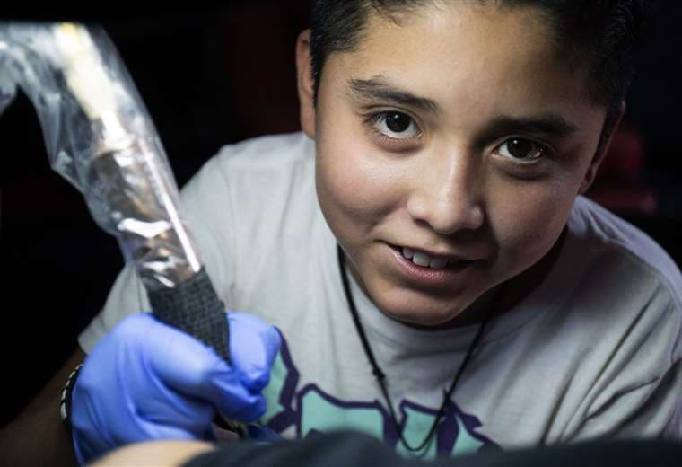 Niño mexicano tatuador /Foto: AFP