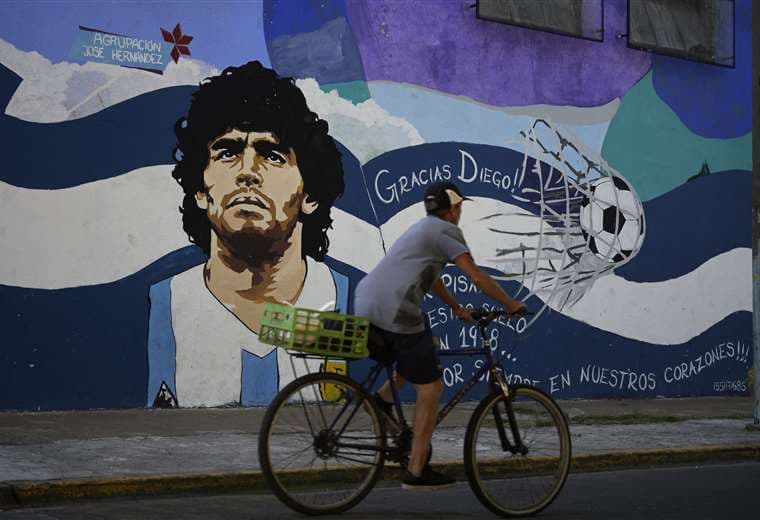 Uno de los tantos murales con la imagen de Maradona en Buenos Aires. Foto: AFP
