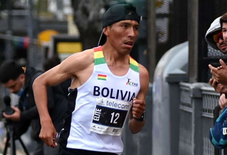 Bolivianos organizan prueba pedestre en Argentina