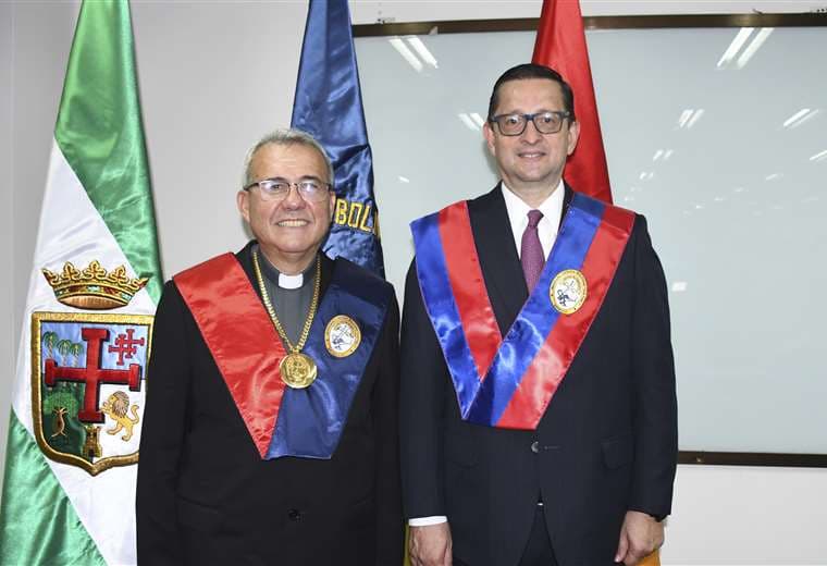 Padre José Fuentes Cano, rector nacional de la UCB y Oscar Ortiz, rector UCB Santa Cruz