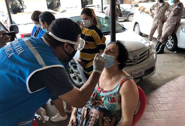 Alcaldía realiza pruebas de antígeno nasal en la feria. Foto: J. Vega