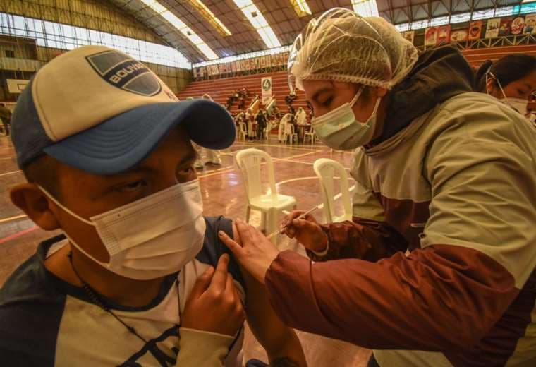 Vacunación a jóvenes en La Paz I AMN.