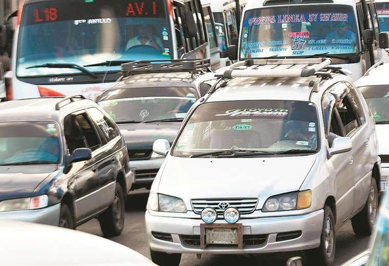 Es incierto si los radio taxis brindarán servicio durante el paro (Foto: EL DEBER)