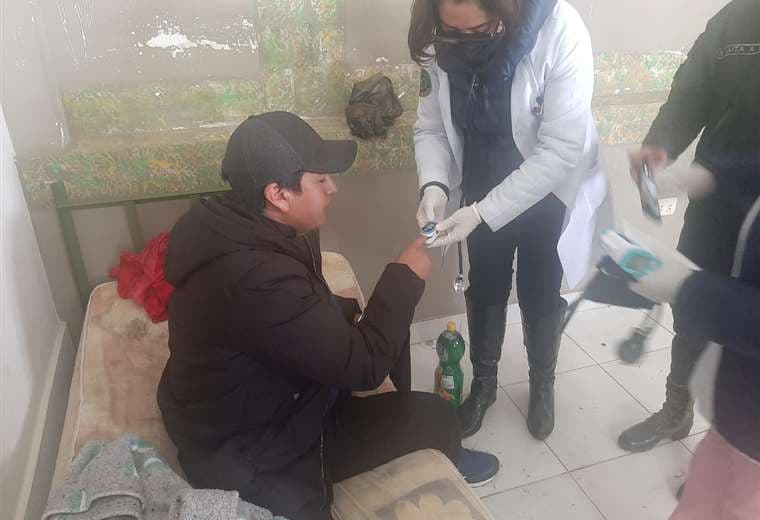 Marco Antonio Pumari recibe atención médica en Betanzos/Foto: Gobierno