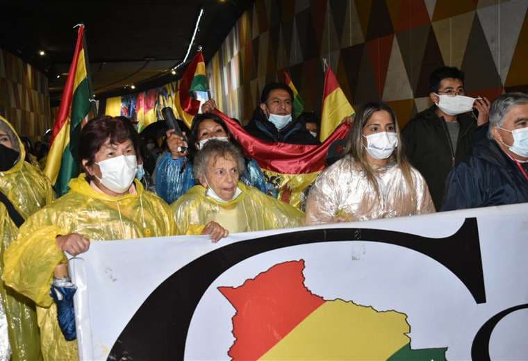 Amparo Carvajal encabezó la marcha del bloque de unidad (Foto:APG Noticias)