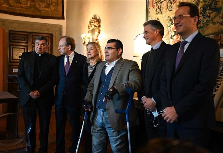 Michael Haddad (c) se reunió con el Papa el jueves en el Vaticano. Foto: AFP