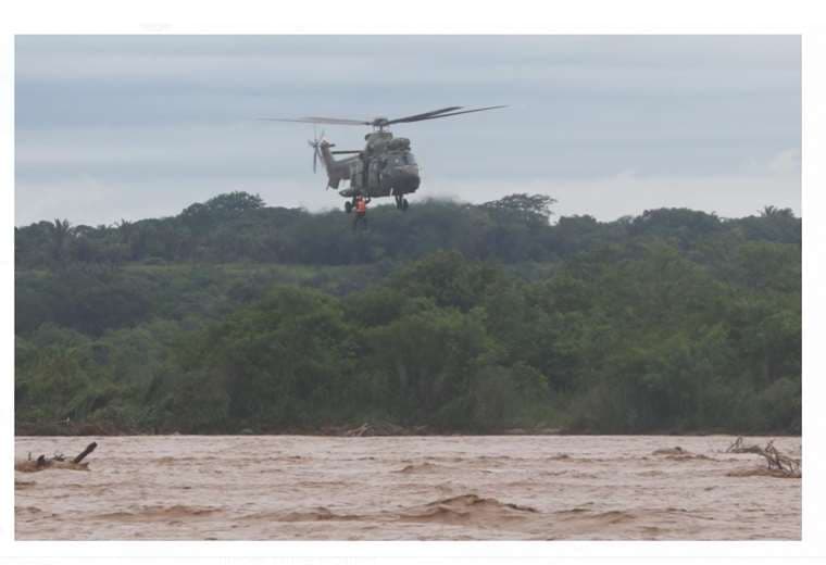 Voluntarios del SAR rescataron a personas atrapadas en el río