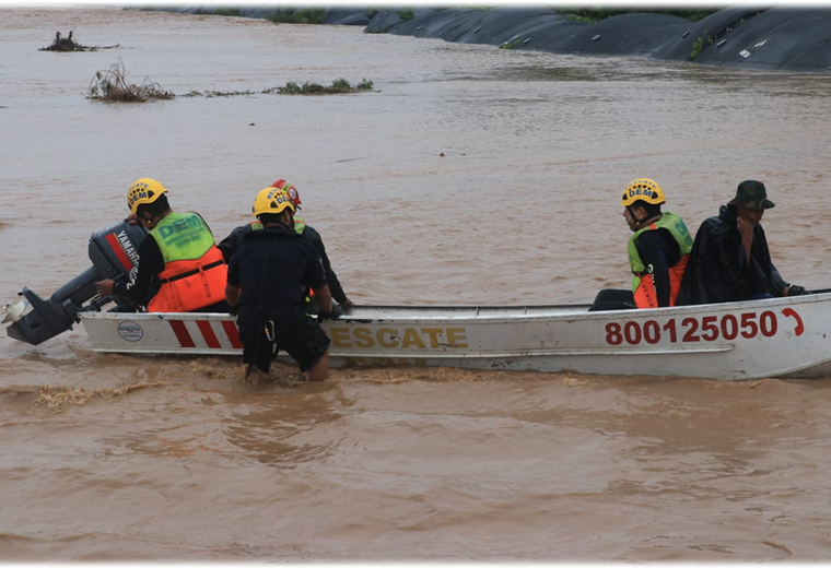 Bomberos recuperaron el cuerpo de una menor en el río Piraí. Foto. Jorge Ibáñez 
