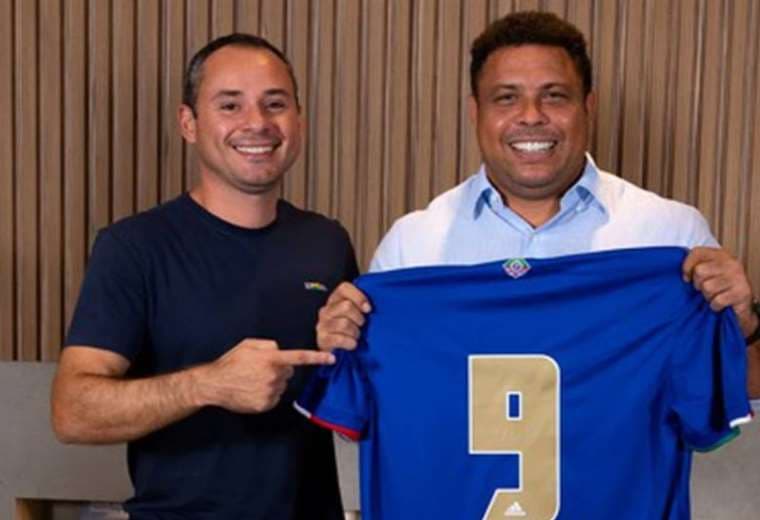 Ronaldo durante su presentación como accionista del Cruzeiro. Foto. Internet