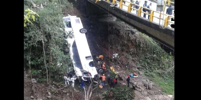 Siete personas mueren en accidente de autobús en Colombia