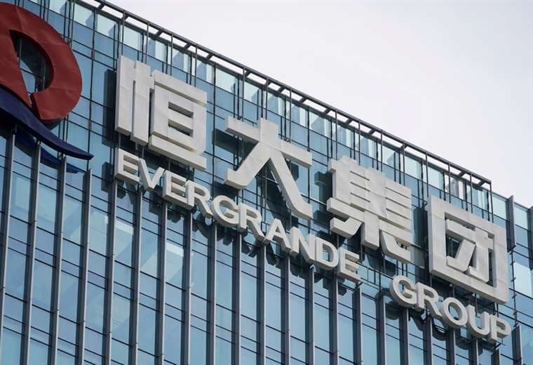 Gobierno chino convoca a fundador de Evergrande tras advertencia de falta de fondos 