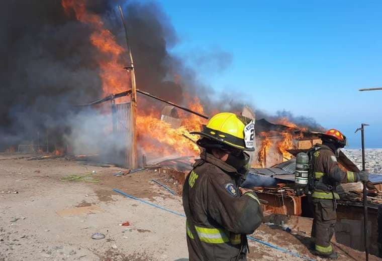 Incendio en Antofagasta afectó a familias bolivianas. Foto: 24 horas