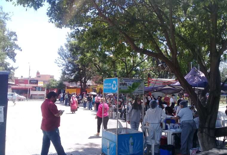 Las filas para la vacunación anticovid en Tarija/Foto: David Maygua