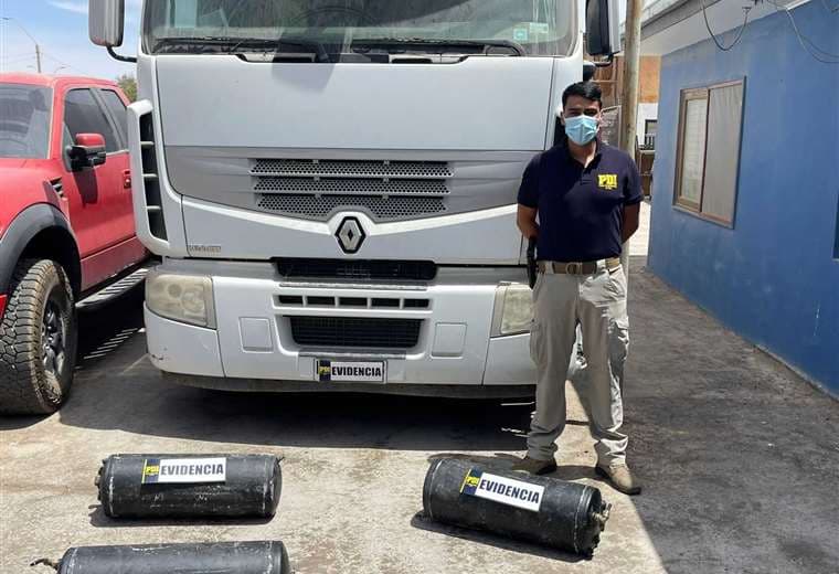 Los tanques con droga secuestrados en Chile/Foto Radio Paulina