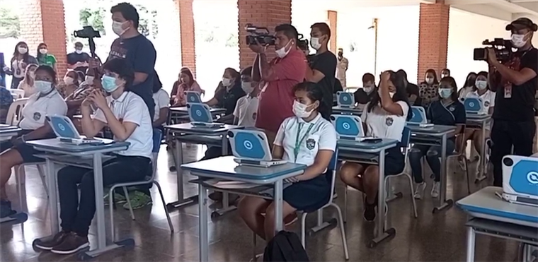 Alcaldía entrega 560 computadoras a unidades escolares del Distrito Educativo I