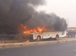 Veintitrés personas mueren quemadas en ataque a un autobús en Nigeria