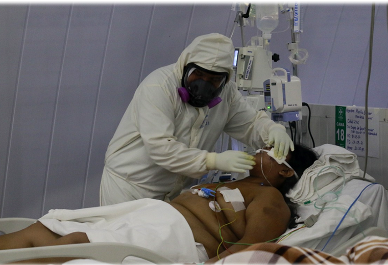 Más de 100 personas están intubadas en los hospitales cruceños. Foto. Jorge Ibáñez 
