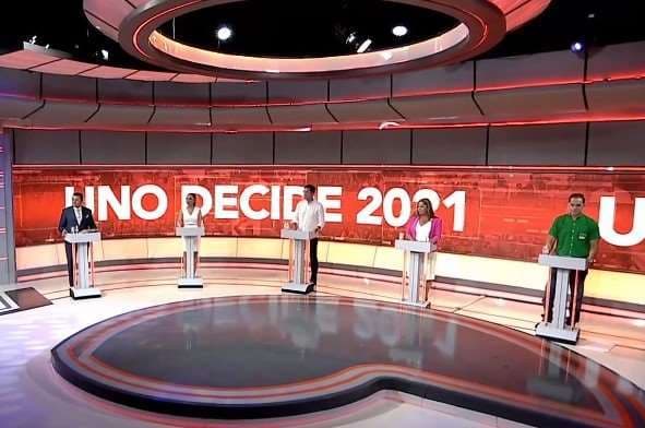 Cinco candidatos participaron en el debate televisivo