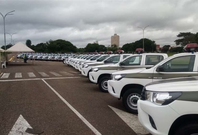 Gobernación entrega 26 vehículos a la policía