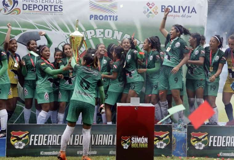 Deportivo Trópico celebrando el título. Foto: APG Noticias