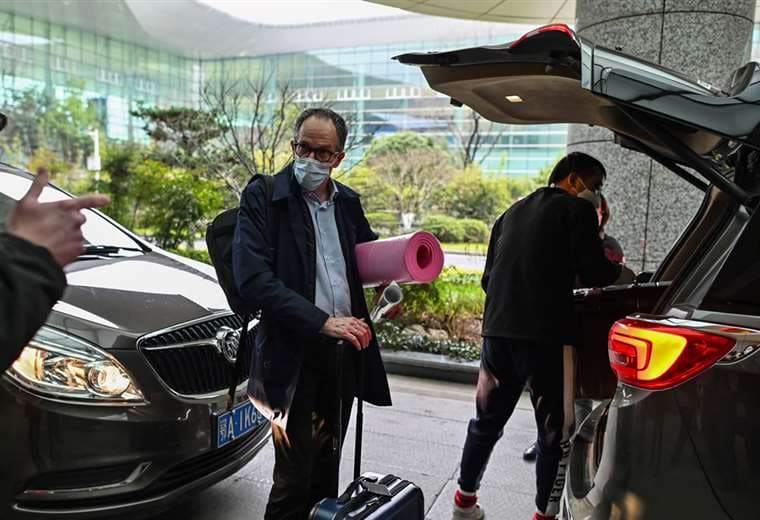 Así abandonaron Wuhan los expertos de la OMS. Foto. AFP 
