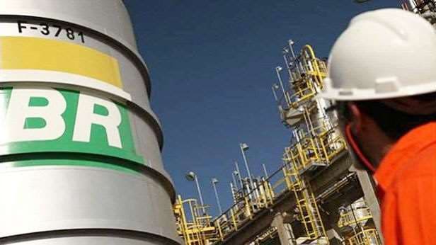 Fuerte caída de las acciones de Petrobras en Brasil