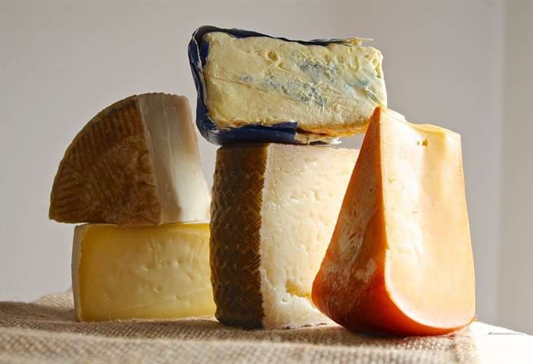 Los riesgos de consumir queso en exceso