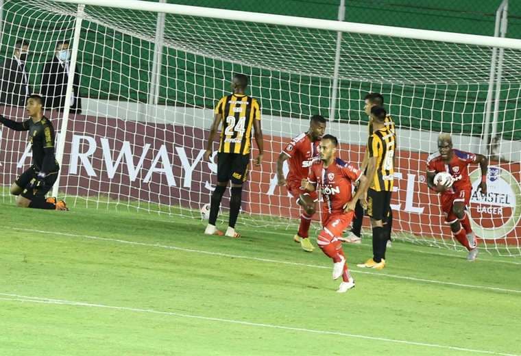 El gol y la celebración de Rubilio Castillo. Foto: Fuad Landívar