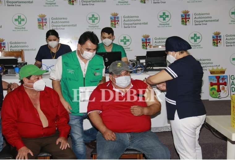 Personal del hospital San Juan de Dios ya recibió la primera dosis. Foto: Juan C. Torrejón