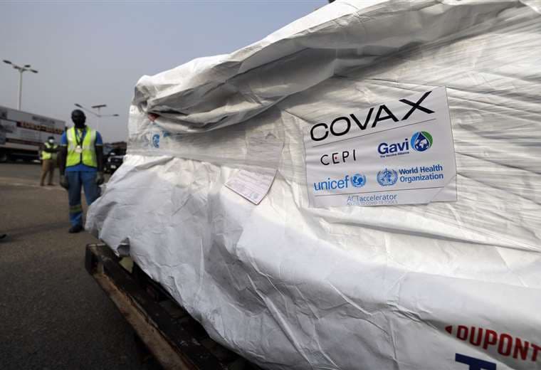 El primer cargamento de vacunas de la iniciativa Covax a su llegada a Ghana