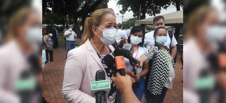 Angélica Sosa se solidariza con Camacho ante la citación recibida. Foto: J. Delgadillo