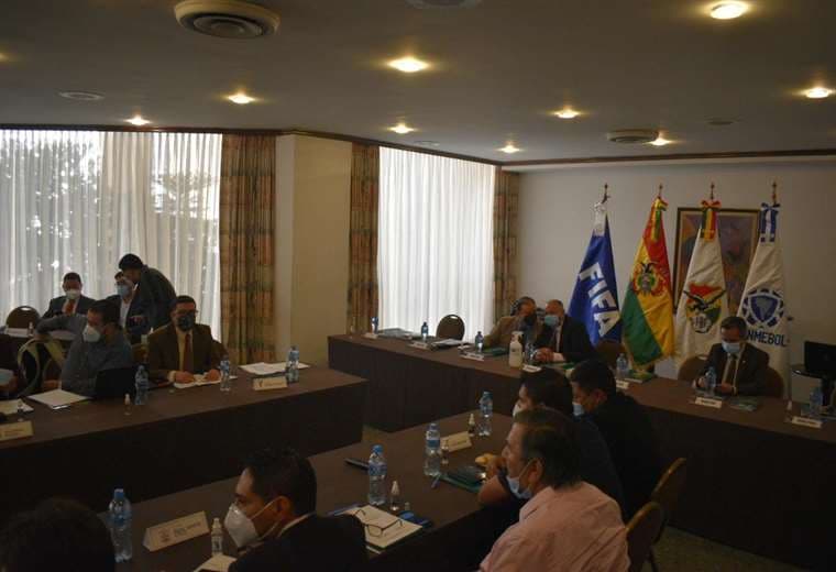 Delegados de los clubes se reunieron este jueves en La Paz. Foto: APG