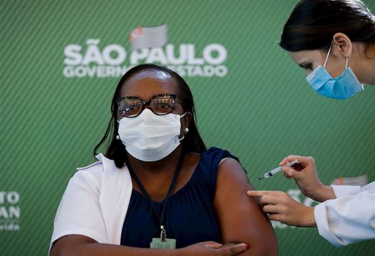 Insumos chinos para producir vacunas contra el Covid-19 llegan a Brasil