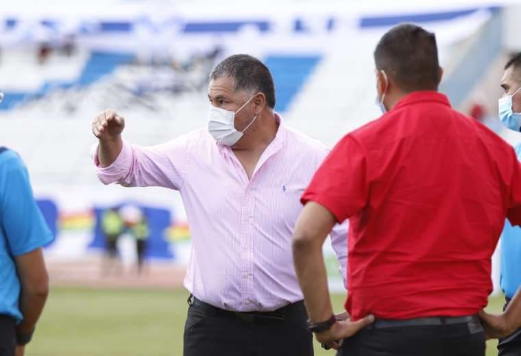 Marcelo Soruco, vicepresidente de San José, increpó a sus jugadores. Foto:APG