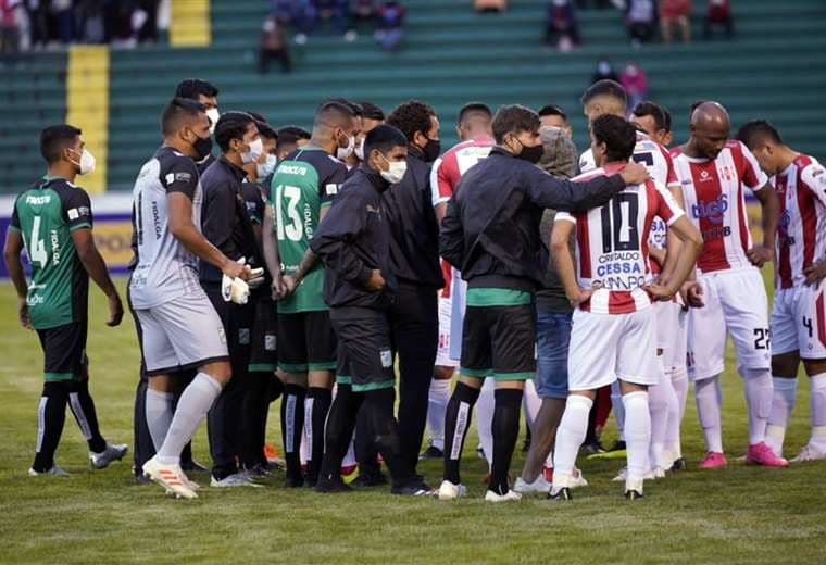 Los jugadores de Independiente y Oriente decidieron no jugar. Foto: APG Noticias