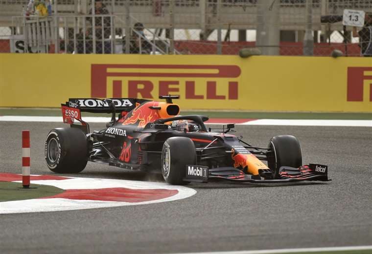 El coche Red Bull de Verstappen durante los ensayos de este viernes. Foto: AFP