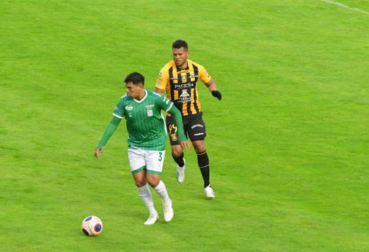 The Strongest y Oriente juegan en el Hernando Siles. Foto: APG